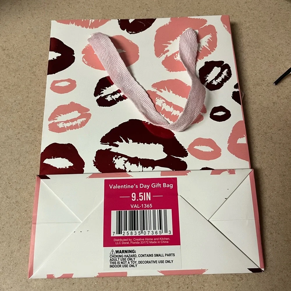Valentine’s Day Pink & Red Kiss Lips Party Favor Gift Bag Bundle / Lot